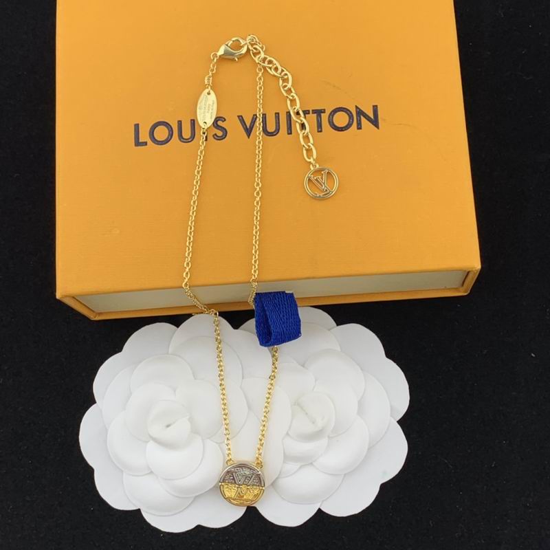 LV Necklace 03lyr392